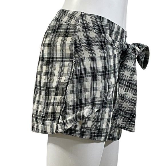 Plaid Mini Shorts
New - Picture 7 of 9
